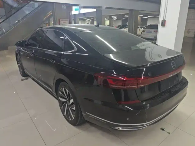 Volkswagen Passat — Фото автомобиля 4