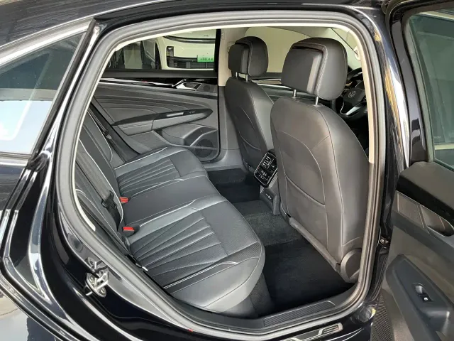Volkswagen Passat — Фото автомобиля 25