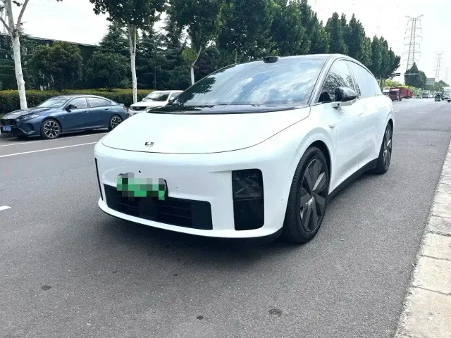 Li Auto i6 — Фото автомобиля 3
