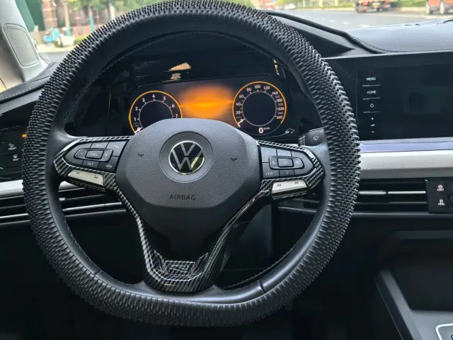 Volkswagen Golf — Фото автомобиля 16