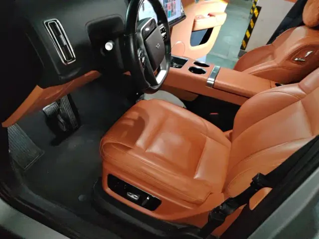 Li Auto L8 — Фото автомобиля 9