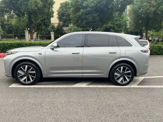 Li Auto L7 — Фото автомобиля 10