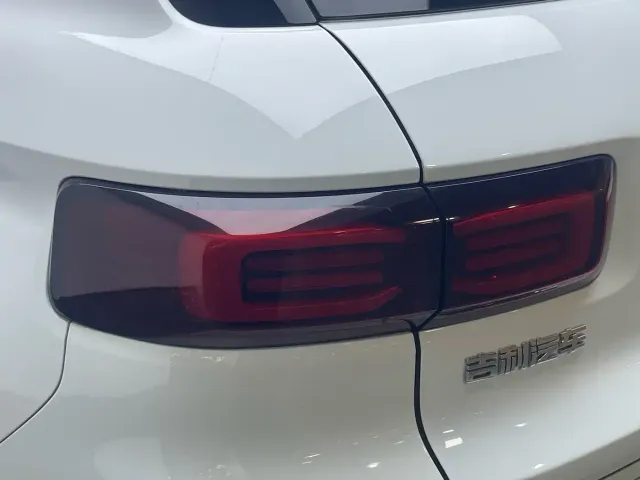 Geely ICON — Фото автомобиля 10