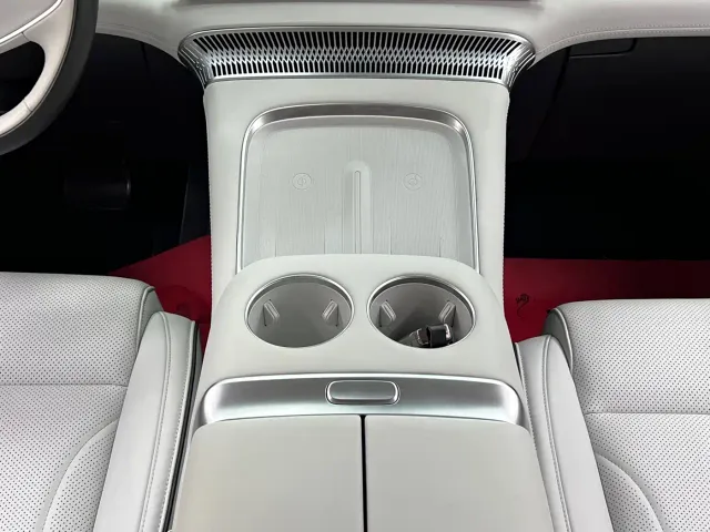 Xpeng X9 — Фото автомобиля 28