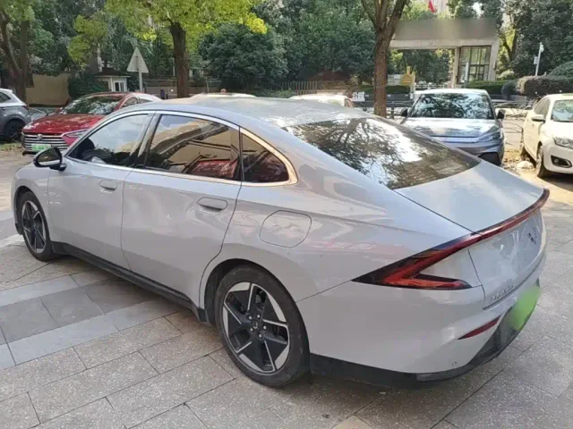 Wuling Starlight — Фото автомобиля 4