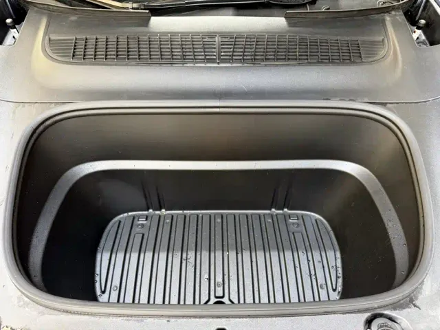 Tesla Model Y — Фото автомобиля 7