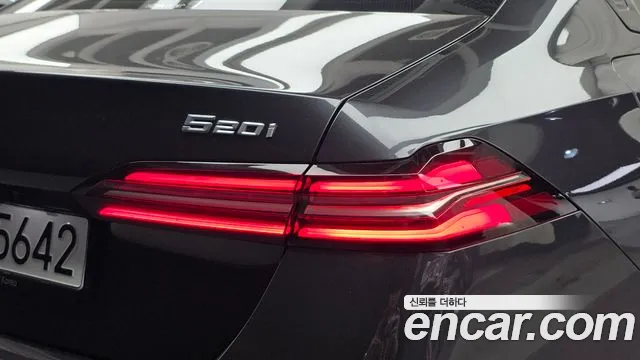 BMW 5 Series G60 — Фото автомобиля 23