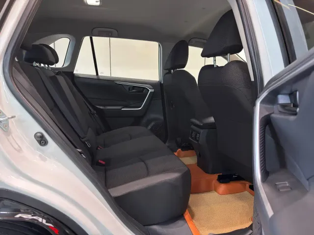Toyota RAV4 — Фото автомобиля 11