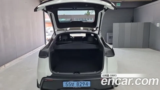 Tesla Model Y — Фото автомобиля 17