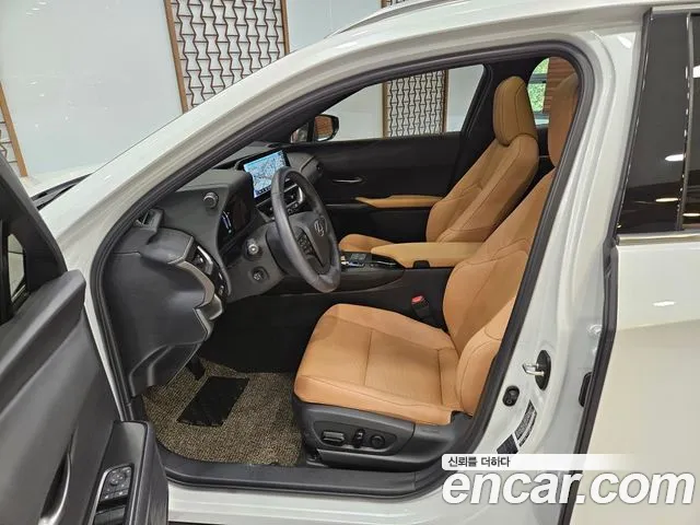 Lexus UX — Фото автомобиля 12