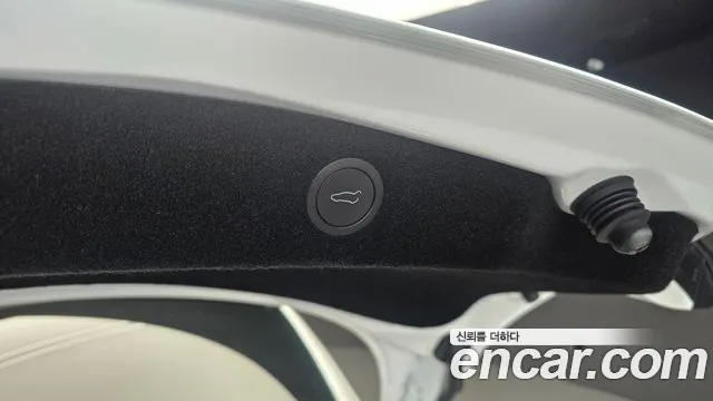 Tesla Model 3 — Фото автомобиля 20