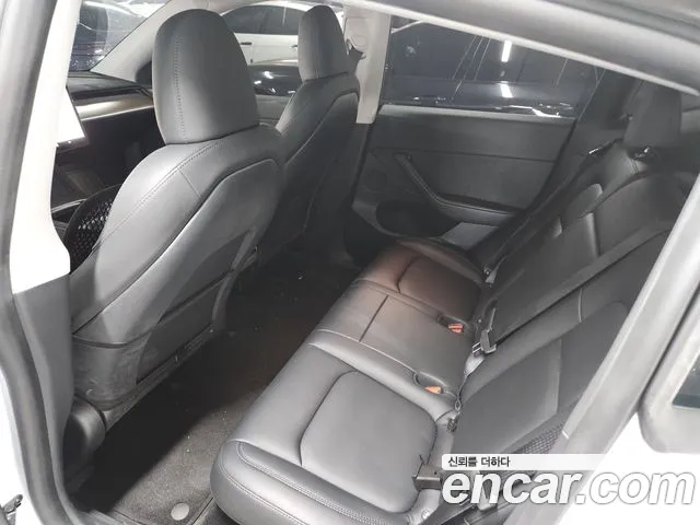 Tesla Model Y — Фото автомобиля 11
