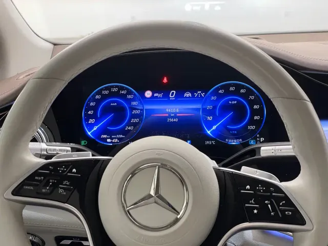 Mercedes-Benz EQS SUV — Фото автомобиля 11