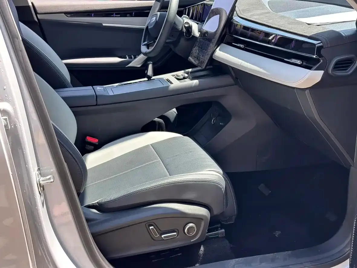 Geely Boyue L 2024 1.5TD DCT Flagship Edition — Фото автомобиля 4