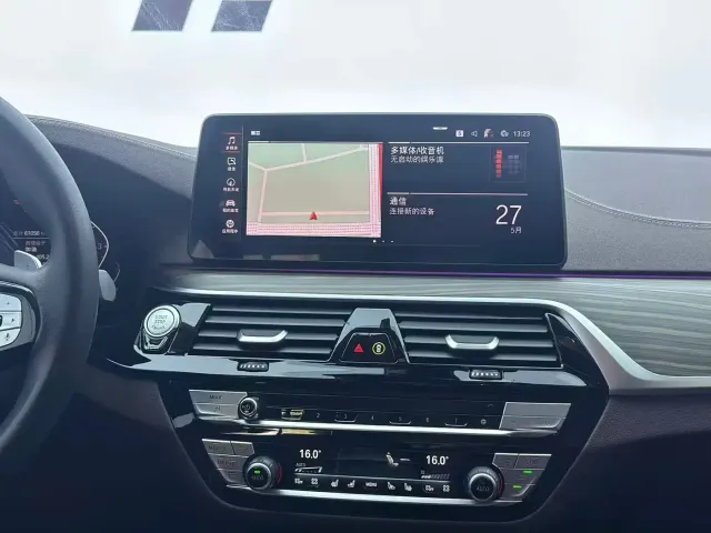 BMW 5 Series — Фото автомобиля 13