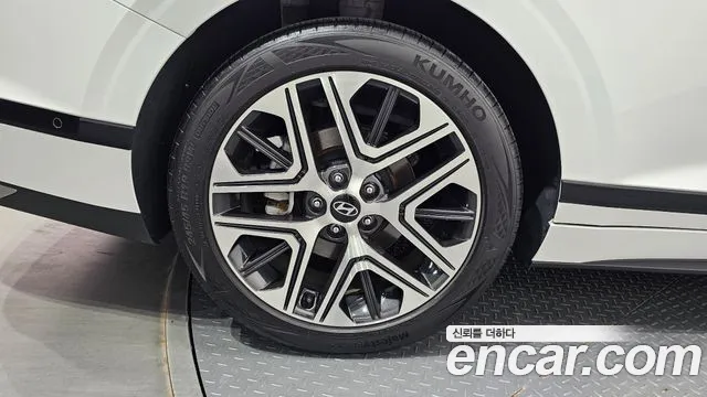 Hyundai Grandeur Grandeur (GN7) 2.5 Бензин 2WD — Фото автомобиля 4