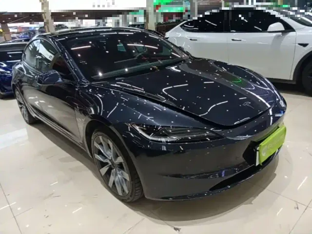 Tesla Model 3 — Фото автомобиля 3