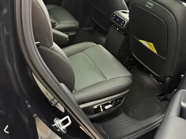 Li Auto L8 — Фото автомобиля 14