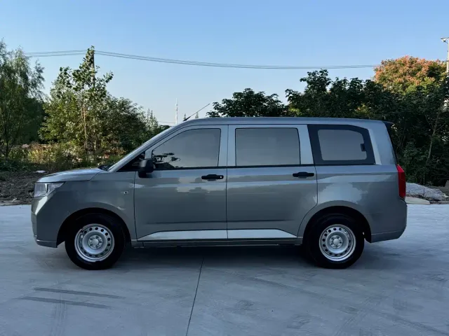 Wuling Hongguang Plus — Фото автомобиля 3