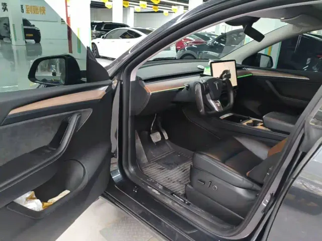Tesla Model Y — Фото автомобиля 15