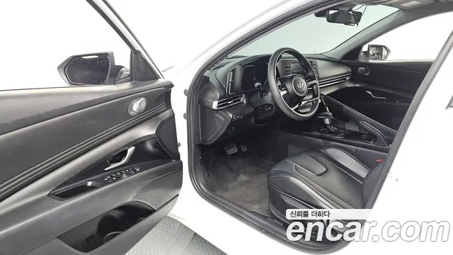 Hyundai AVANTE Avante (CN7) — Фото автомобиля 10