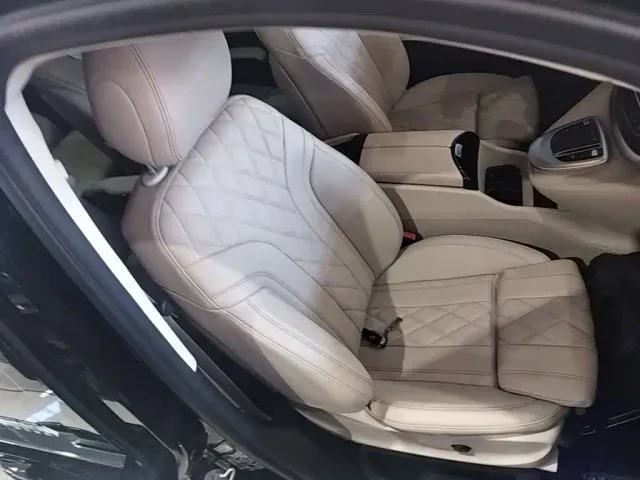 Mercedes-Benz V-Class — Фото автомобиля 24