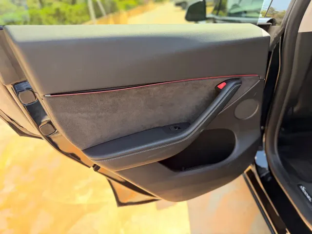 Tesla Model Y — Фото автомобиля 20