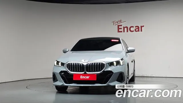 BMW 5 Series G60 — Фото автомобиля 3