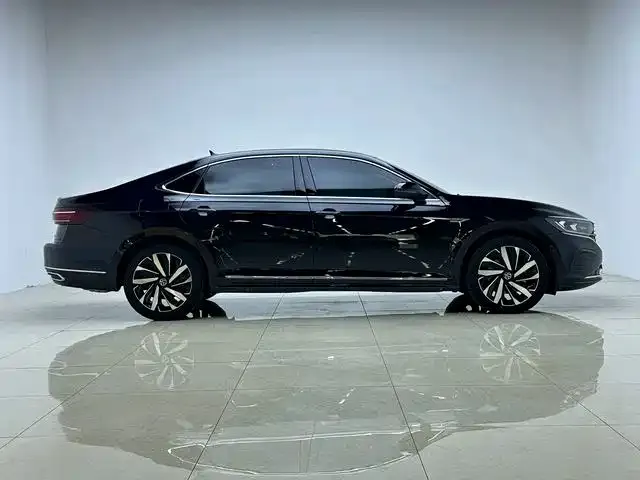 Volkswagen Passat — Фото автомобиля 4