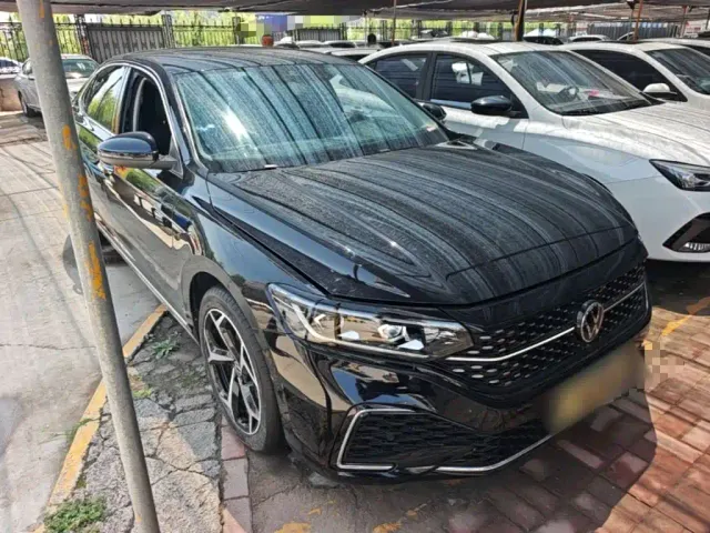 Volkswagen Passat — Фото автомобиля 3