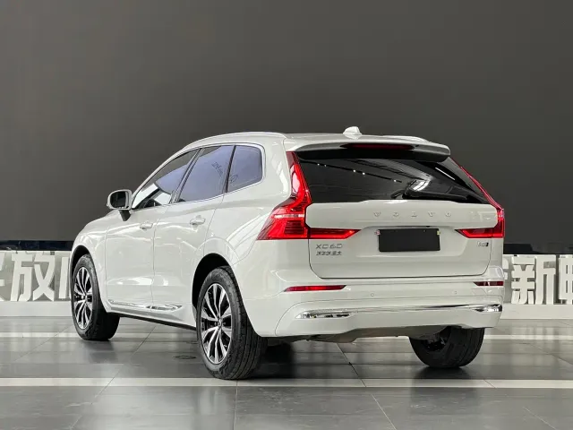 Volvo XC60 — Фото автомобиля 4
