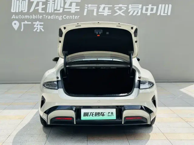 Xiaomi SU7 — Фото автомобиля 16