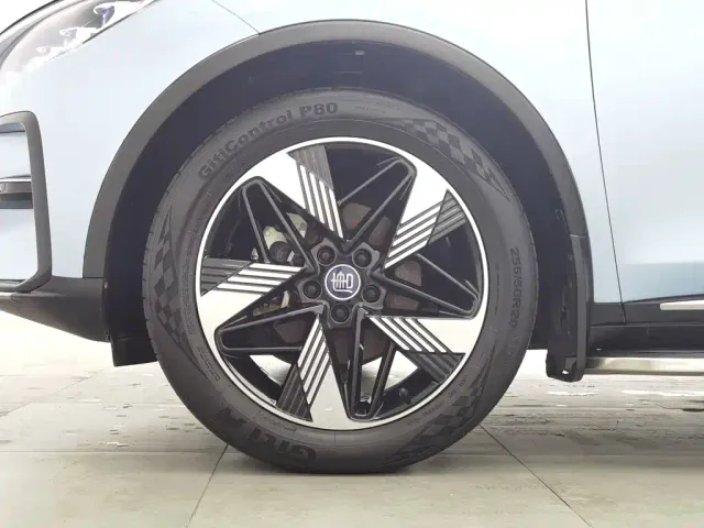 BYD Tang — Фото автомобиля 17