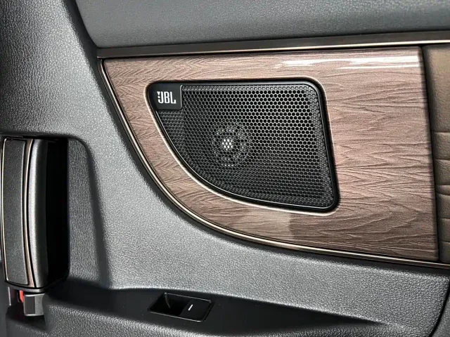 Toyota Vellfire — Фото автомобиля 26