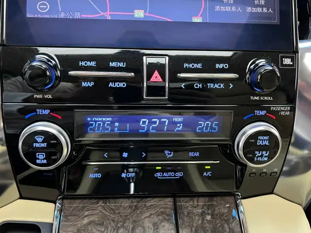 Toyota Vellfire — Фото автомобиля 10