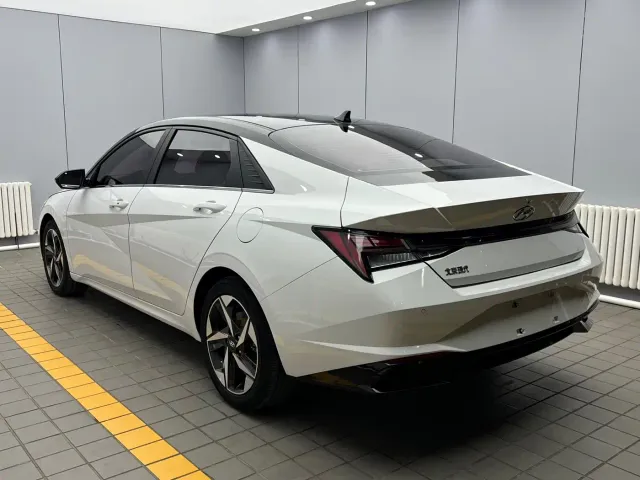 Hyundai Elantra — Фото автомобиля 4
