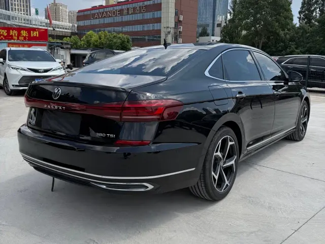 Volkswagen Passat — Фото автомобиля 11