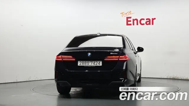 BMW 5-Series 5 серия (G60) 523d M Sport — Фото автомобиля 4