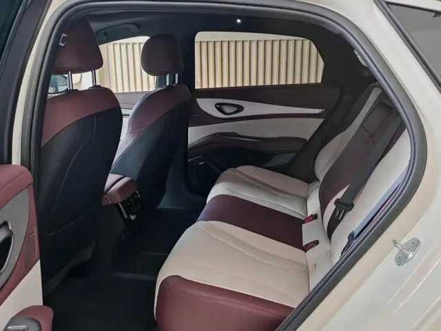 BYD Seal 07 DM-i — Фото автомобиля 11