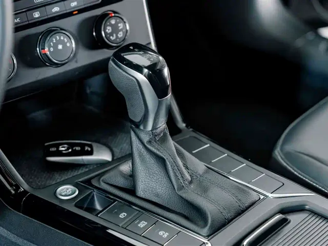 Volkswagen Passat — Фото автомобиля 14