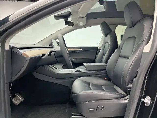 Tesla Model Y — Фото автомобиля 14