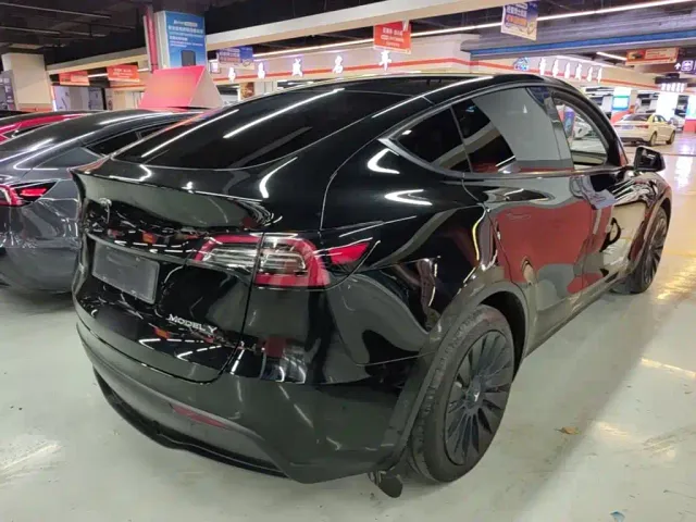 Tesla Model Y — Фото автомобиля 6