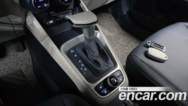 Hyundai Venue — Фото автомобиля 12