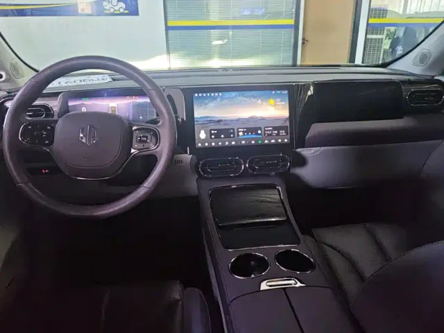 Leapmotor C11 — Фото автомобиля 11