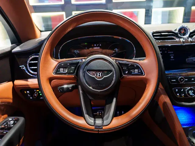Bentley Bentayga — Фото автомобиля 17