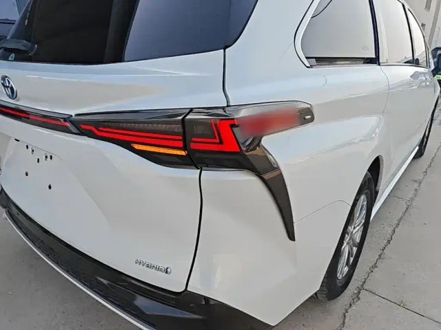Toyota Sienna — Фото автомобиля 7