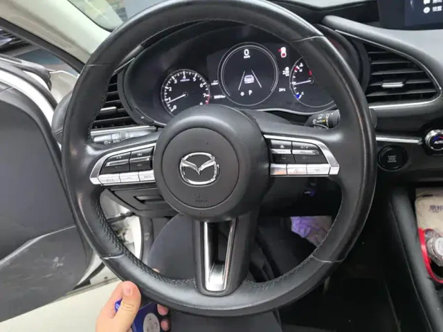 Mazda Axela — Фото автомобиля 15