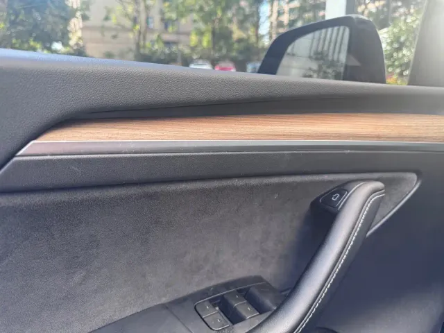 Tesla Model Y — Фото автомобиля 16
