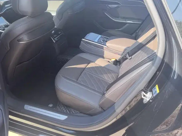 Audi A8 — Фото автомобиля 11