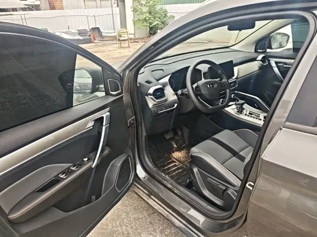 Geely Binyue — Фото автомобиля 15